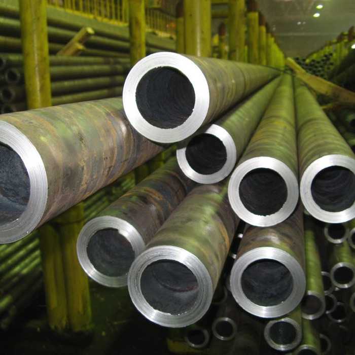 Труба бесшовная горячедеформированная 377х20 мм